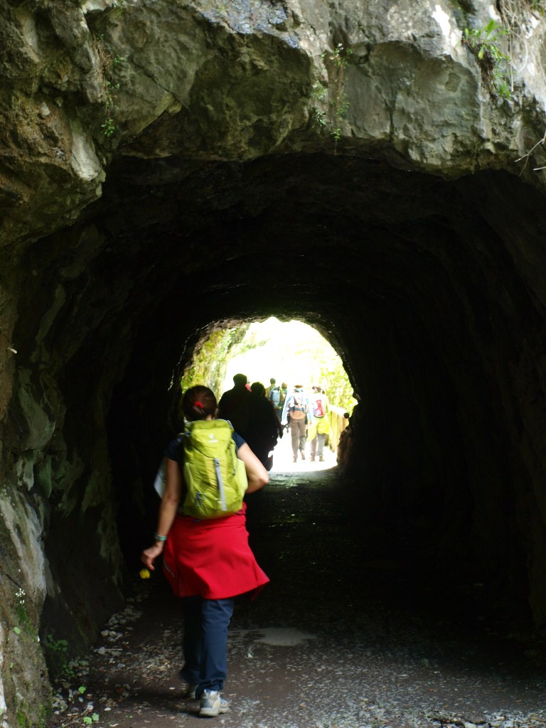 Uno de los túneles excavados en la roca