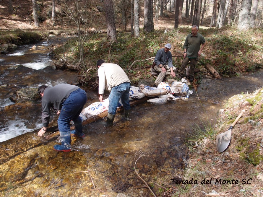 Echando el agua a la cacera