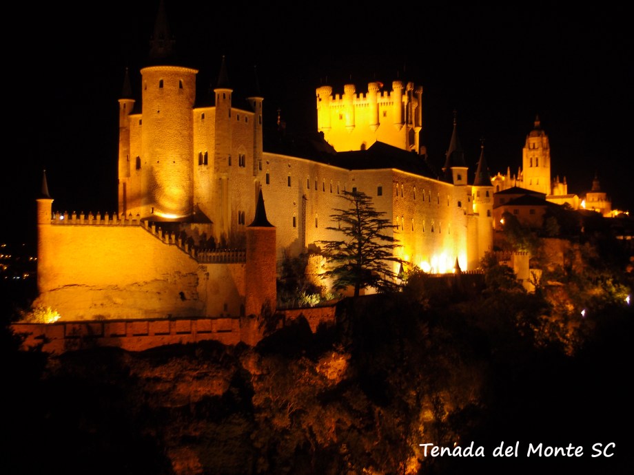 Segovia a la luz de la luna